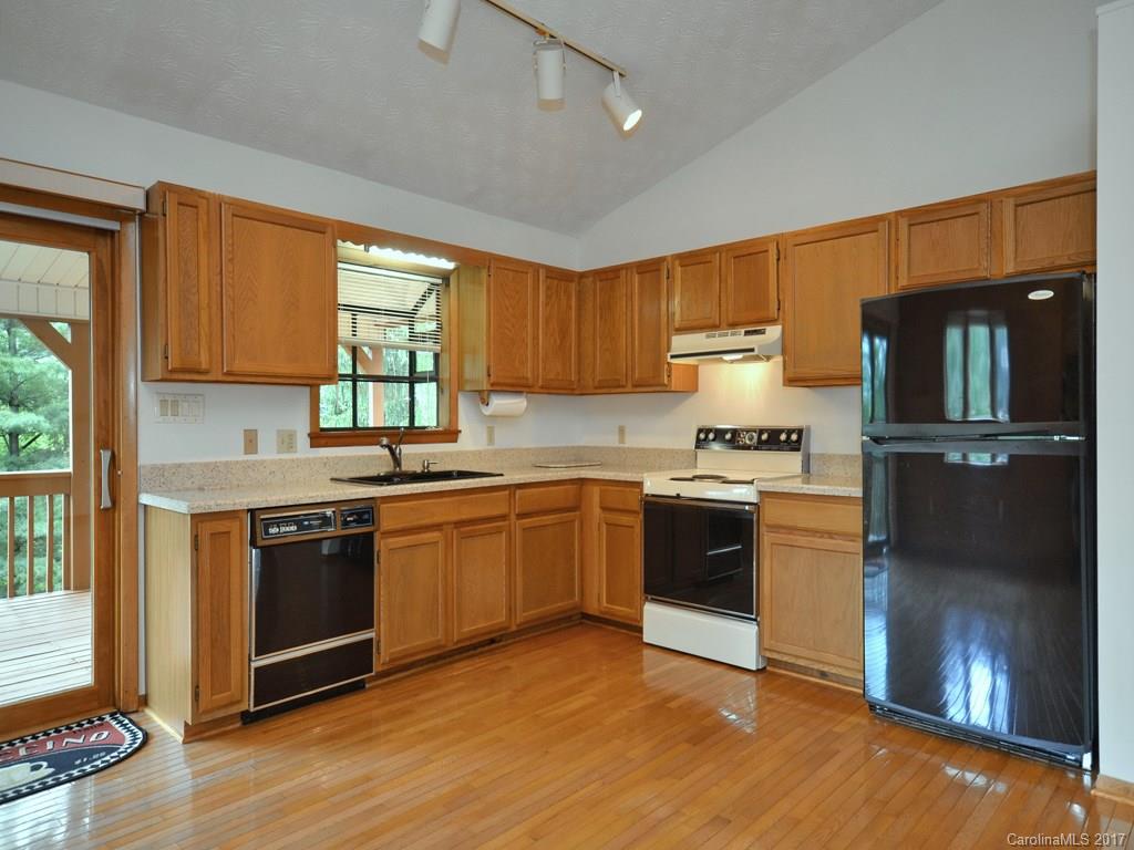 100 Ingram Loop Clyde, NC 28721 - Photo 6 of 20