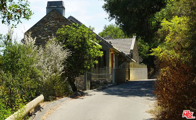 $3,395,000 | 10110 Cielo Drive, Beverly Hills, CA 90210