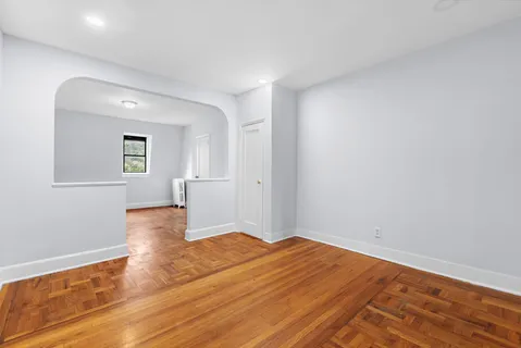 $1,800 | 23 Bentley Avenue, Unit 4, Jersey City, NJ 07304