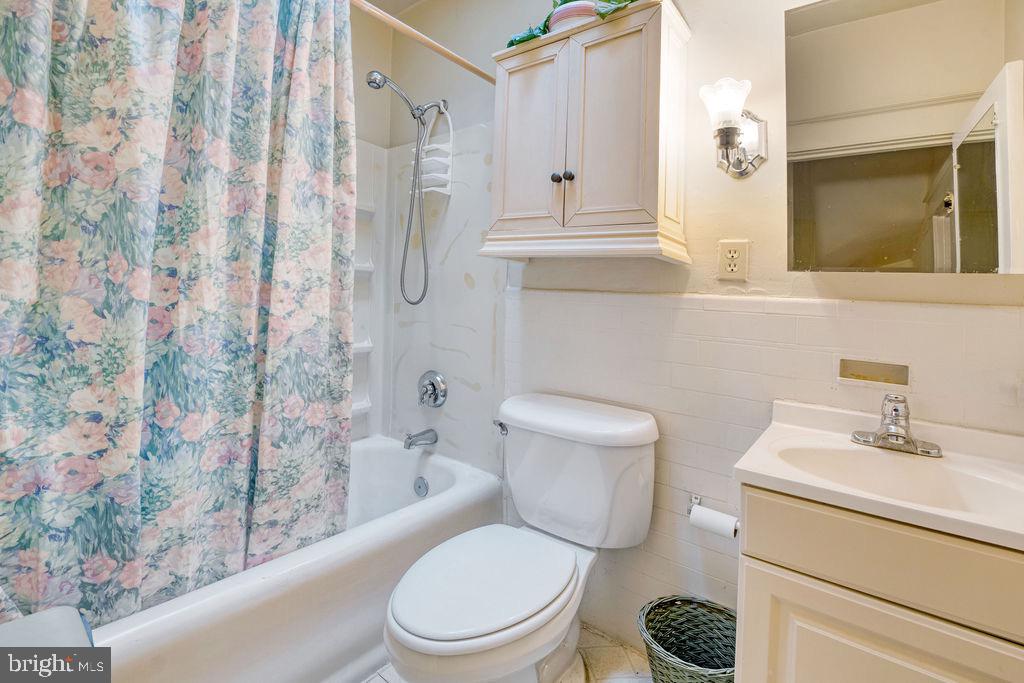 808 North Woodington Road Baltimore, MD 21229 - Photo 8 of 23