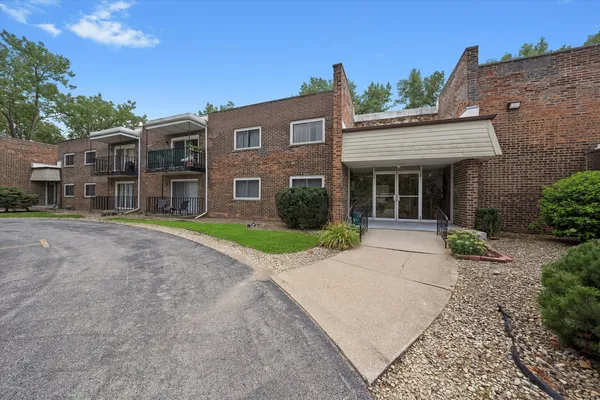 $119,900 | 2807 Willow Road, Unit 103, Homewood, IL 60430