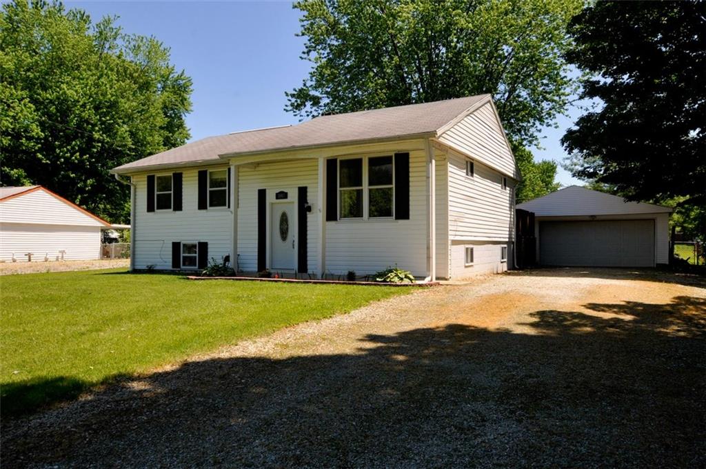 1043 Ridgetop Drive Greenwood, IN 46142 - Photo 4 of 45 Gallery Image 4