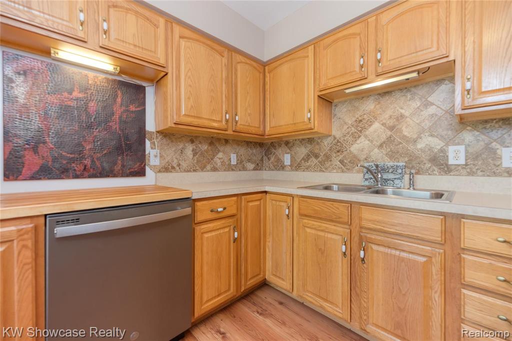 9697 Townley Road Fenton, MI 48430 - Photo 13 of 36