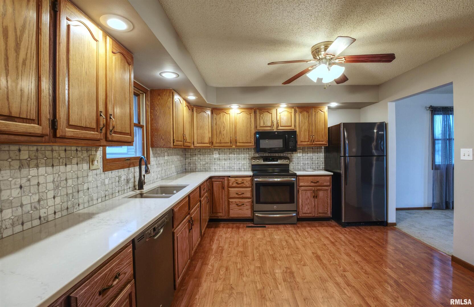 716 Tower Road Clinton, IA 52732 - Photo 4 of 24 Gallery Image 4