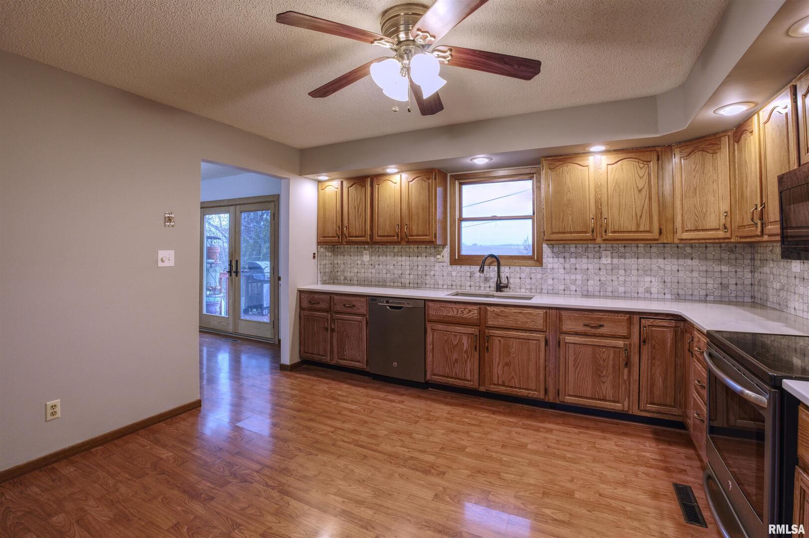 716 Tower Road Clinton, IA 52732 - Photo 5 of 24 Gallery Image 5