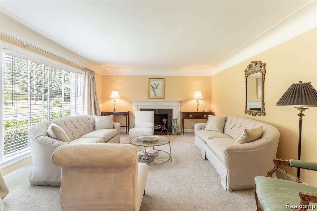 566 Lahser Road Bloomfield Hills, MI 48301 - Photo 2 of 29 LIVING ROOM WITH FIREPLACE