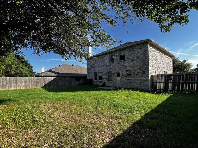 a view of a back yard of the house