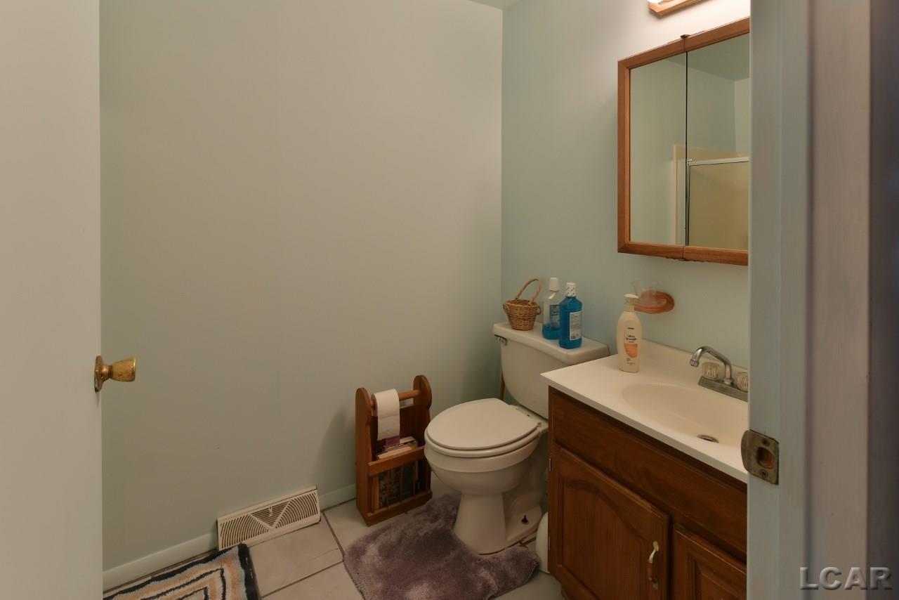 2164 East Carleton Road Adrian, MI 49221 - Photo 18 of 25 31351500-17.JPG