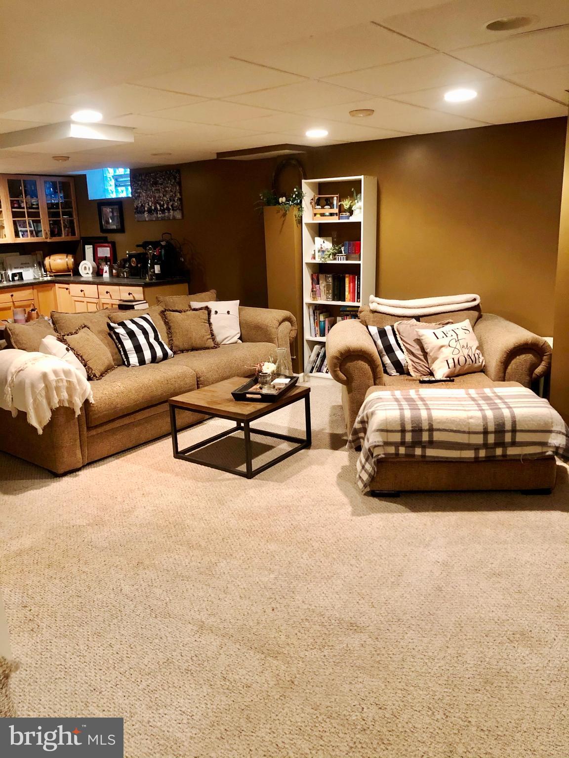 8637 Oak Road Baltimore, MD 21234 - Photo 16 of 18 a living room with furniture