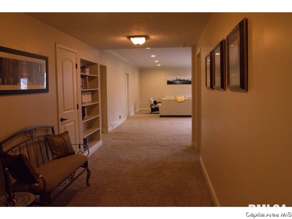 1400 Lake Pointe Court Springfield, IL 62712 - Photo 18 of 36 Gallery Image 18
