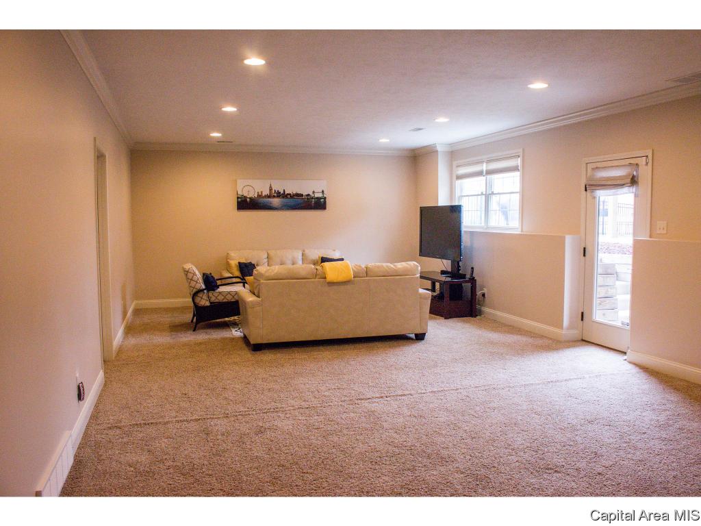 1400 Lake Pointe Court Springfield, IL 62712 - Photo 19 of 36 Gallery Image 19