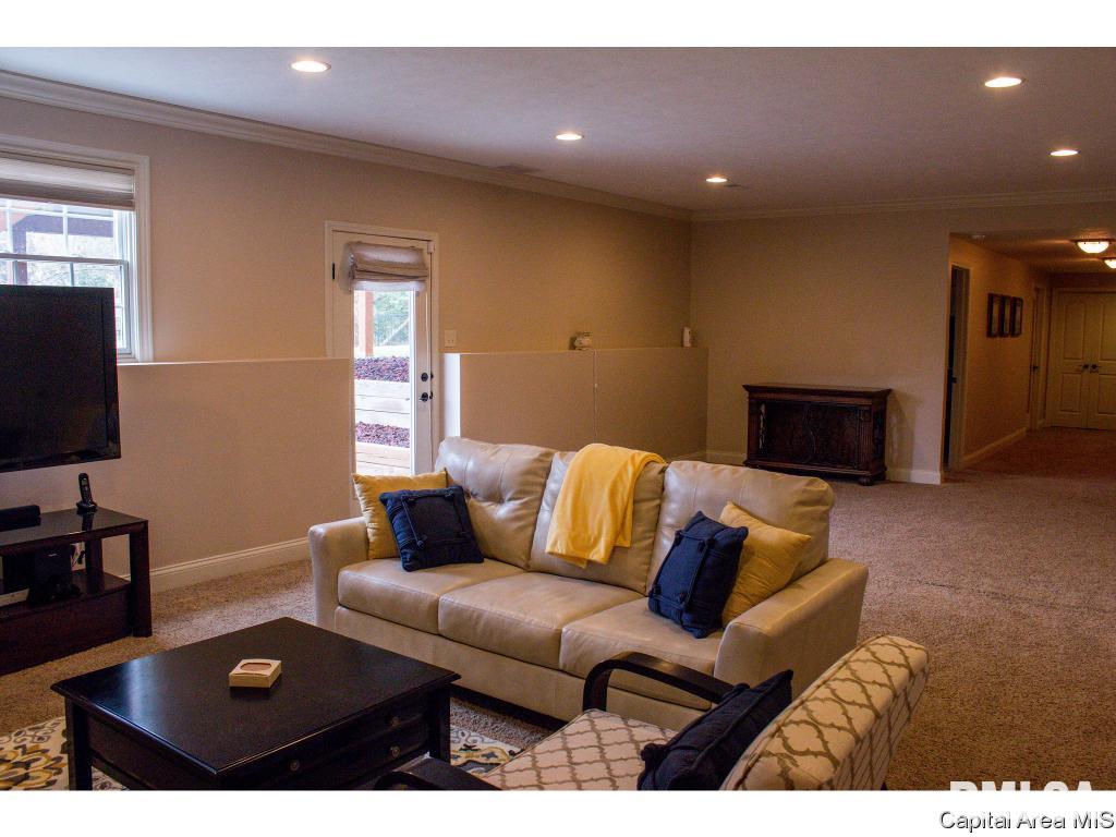 1400 Lake Pointe Court Springfield, IL 62712 - Photo 21 of 36 Gallery Image 21