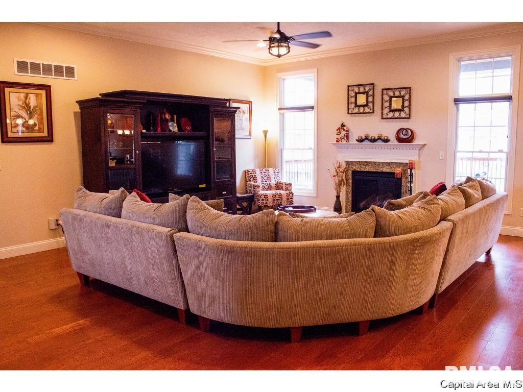 1400 Lake Pointe Court Springfield, IL 62712 - Photo 4 of 36 Gallery Image 4