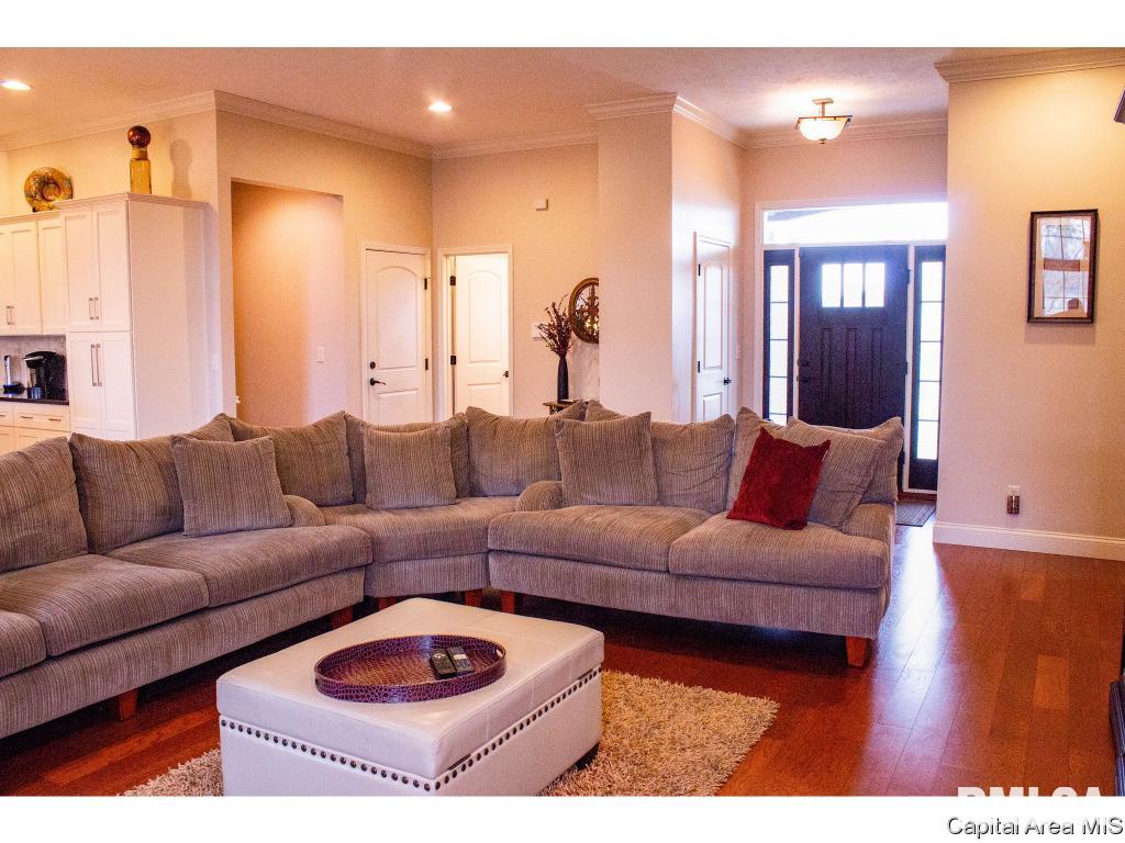 1400 Lake Pointe Court Springfield, IL 62712 - Photo 6 of 36 Gallery Image 6
