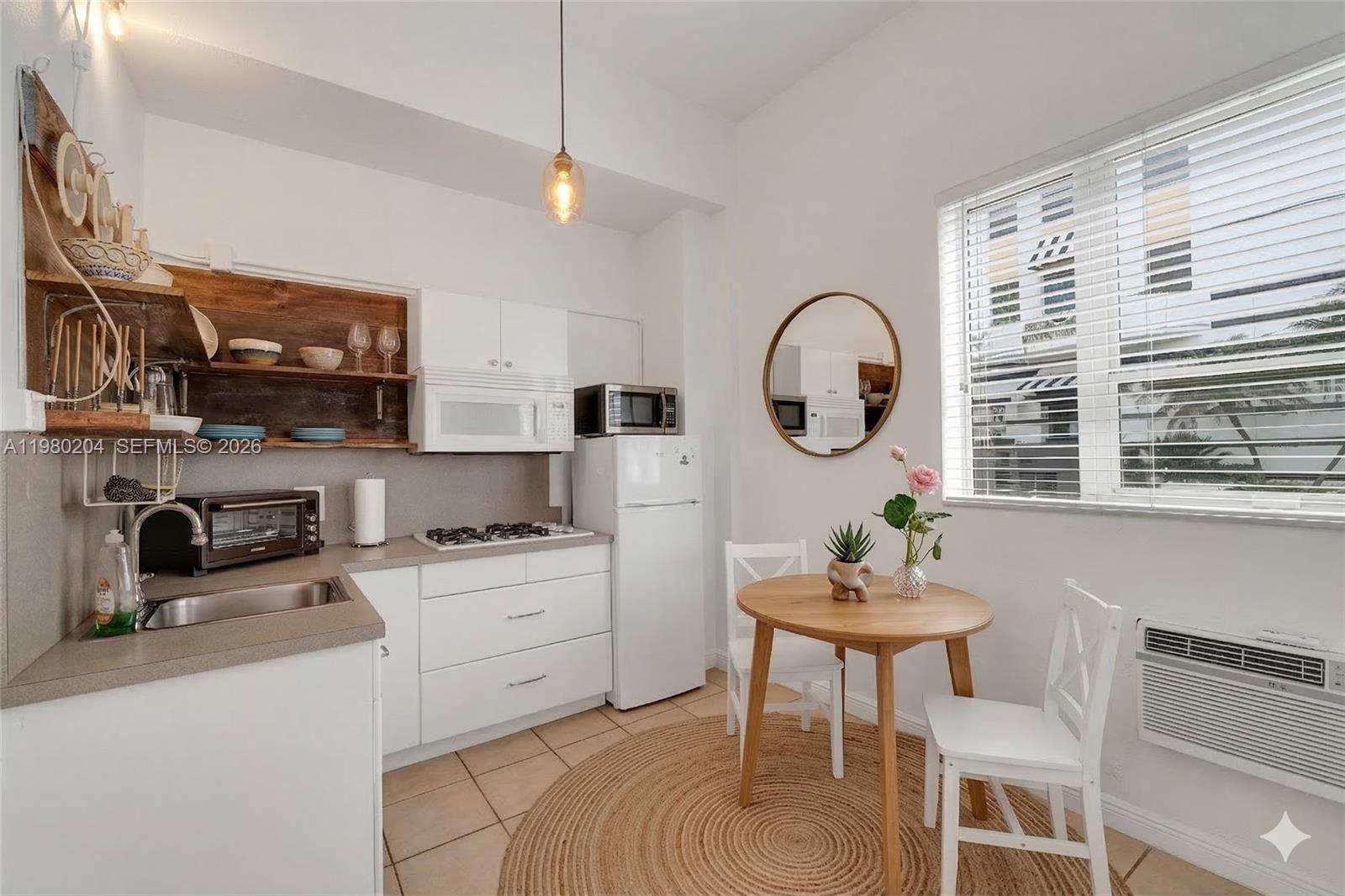 255 West 24th Street, Unit 107 Miami Beach, FL 33140 - Photo 3 of 29 VIRTUALLY STAGED