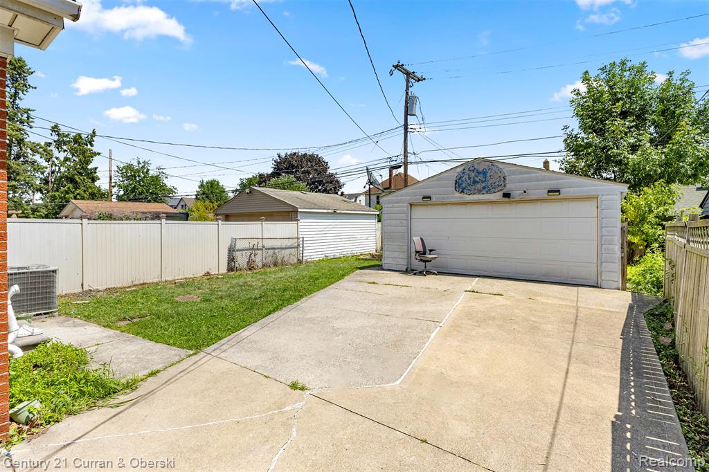 5110 Maple Street Dearborn, MI 48126 - Photo 42 of 45