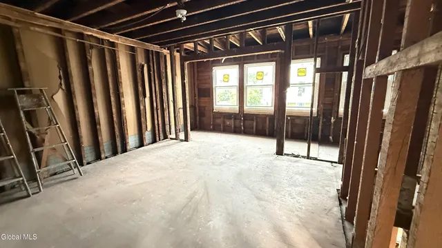 $120,000 | 55 Broad Street, Amsterdam, NY 12010