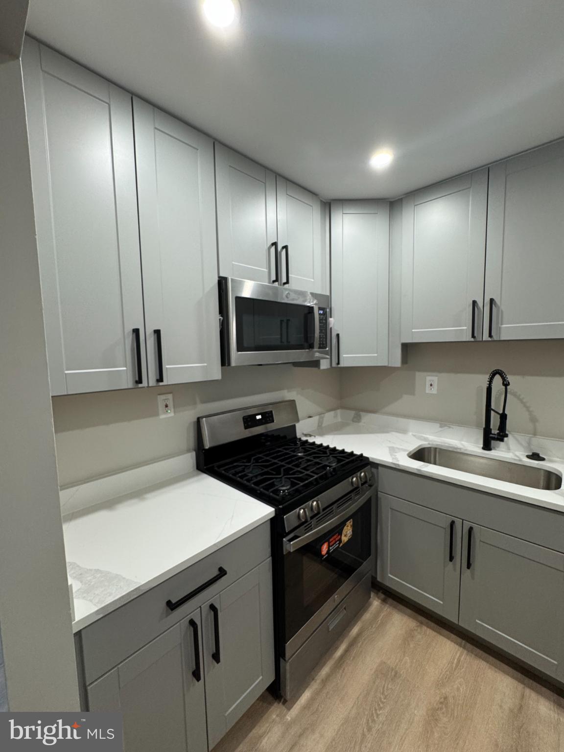 3801 Swann Road, Unit 303 Suitland, MD 20746 - Photo 5 of 19 Kitchen.