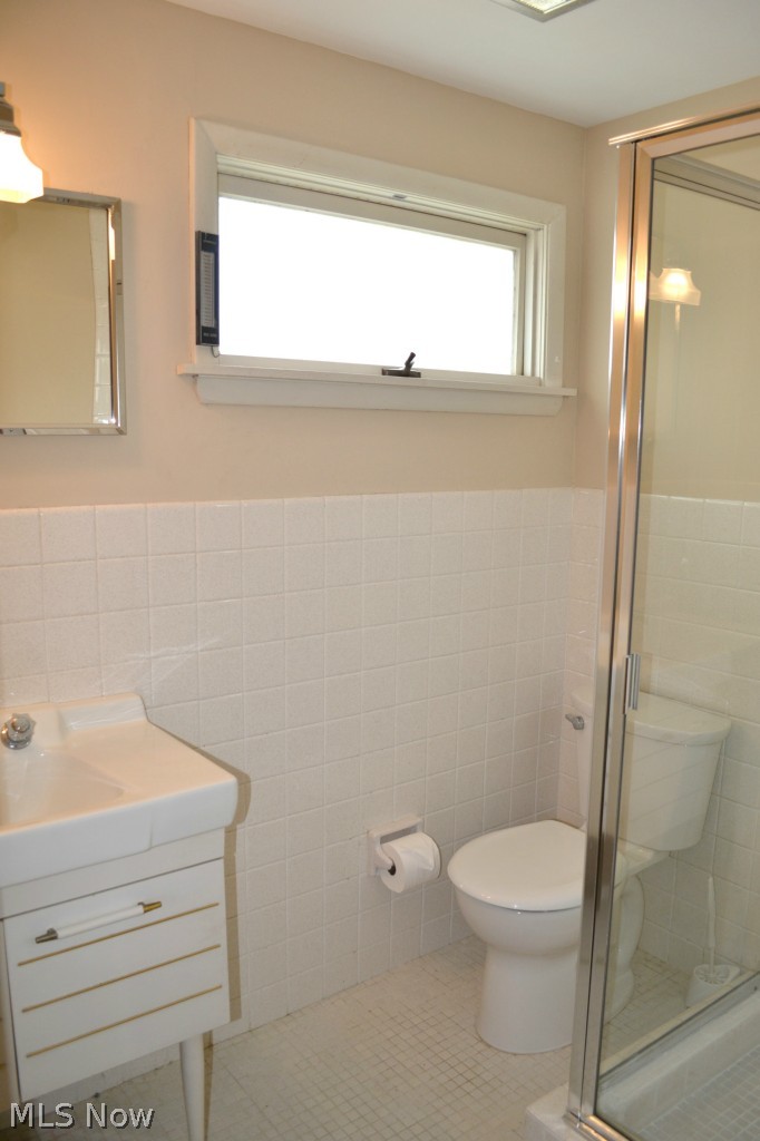 5240 Spencer Road Cleveland, OH 44124 - Photo 3 of 12 Gallery Image 3