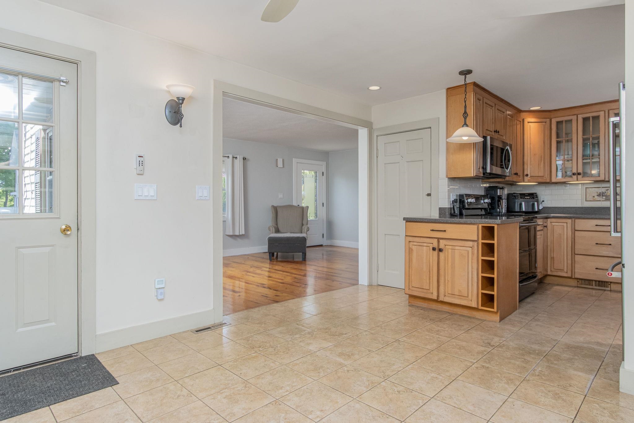 39 Dearborn Avenue Hampton, NH 03842 - Photo 12 of 48