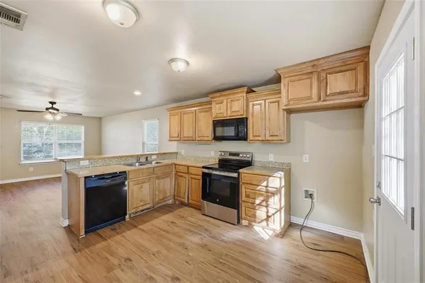 $1,500 | 728 West Walker Street, Denison, TX 75020