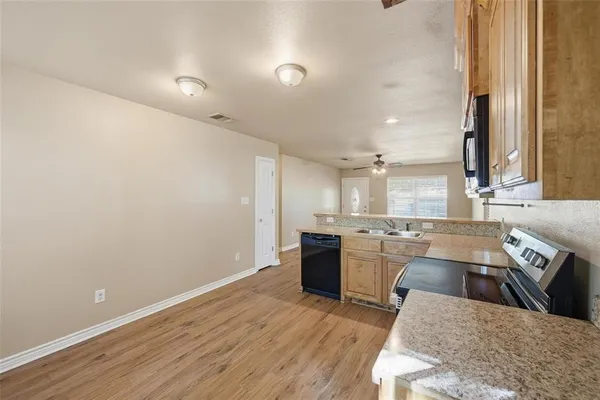 $1,500 | 728 West Walker Street, Denison, TX 75020