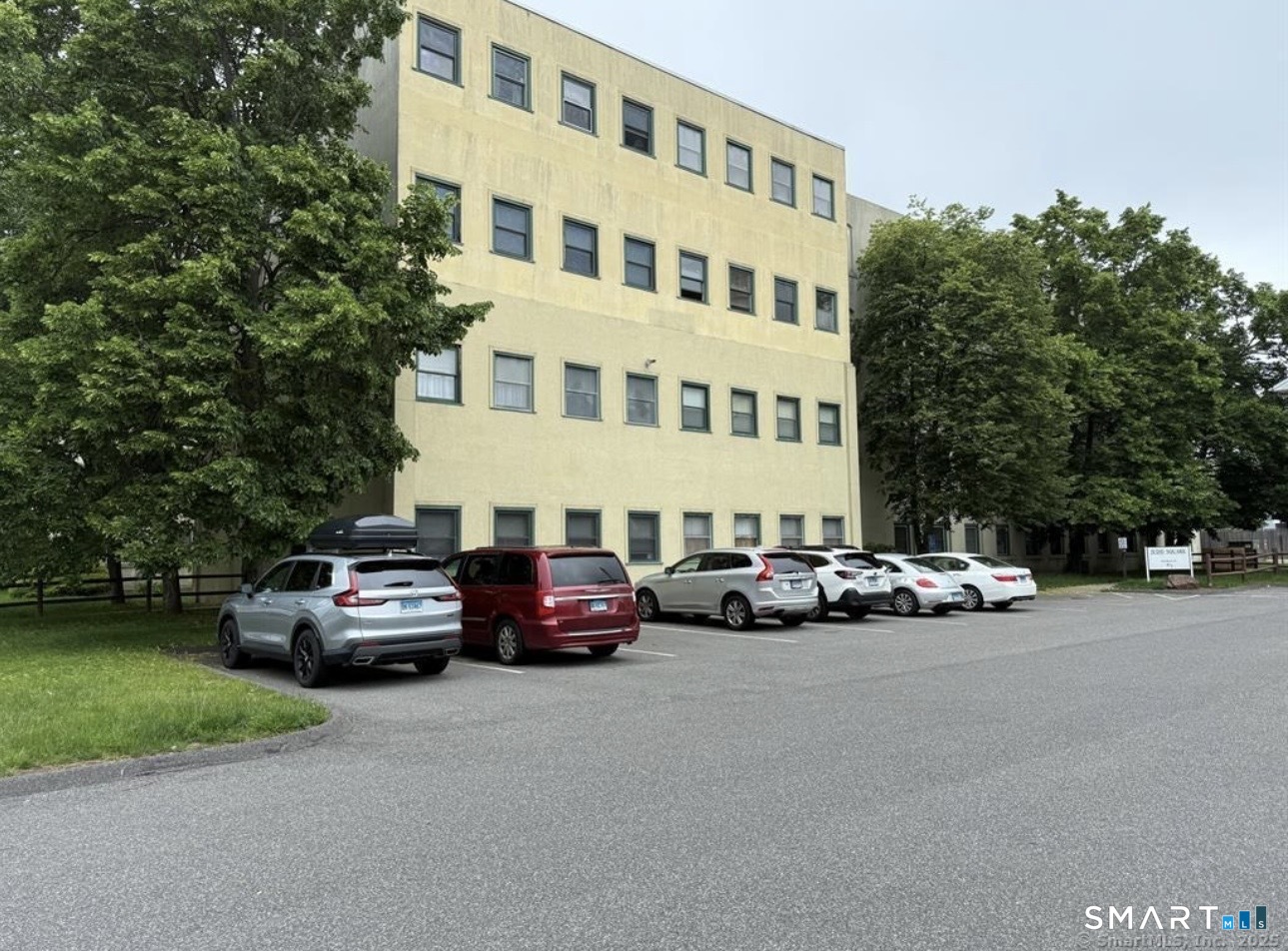 137 Judd Square, Unit 137 Wallingford, CT 06492 - Photo 3 of 13