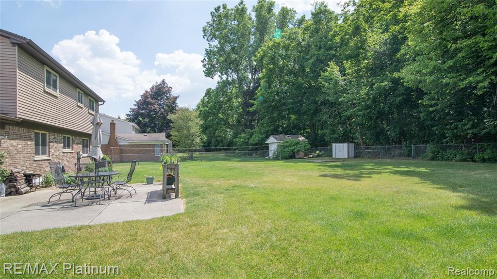 18571 Gill Road Livonia, MI 48152 - Photo 36 of 48