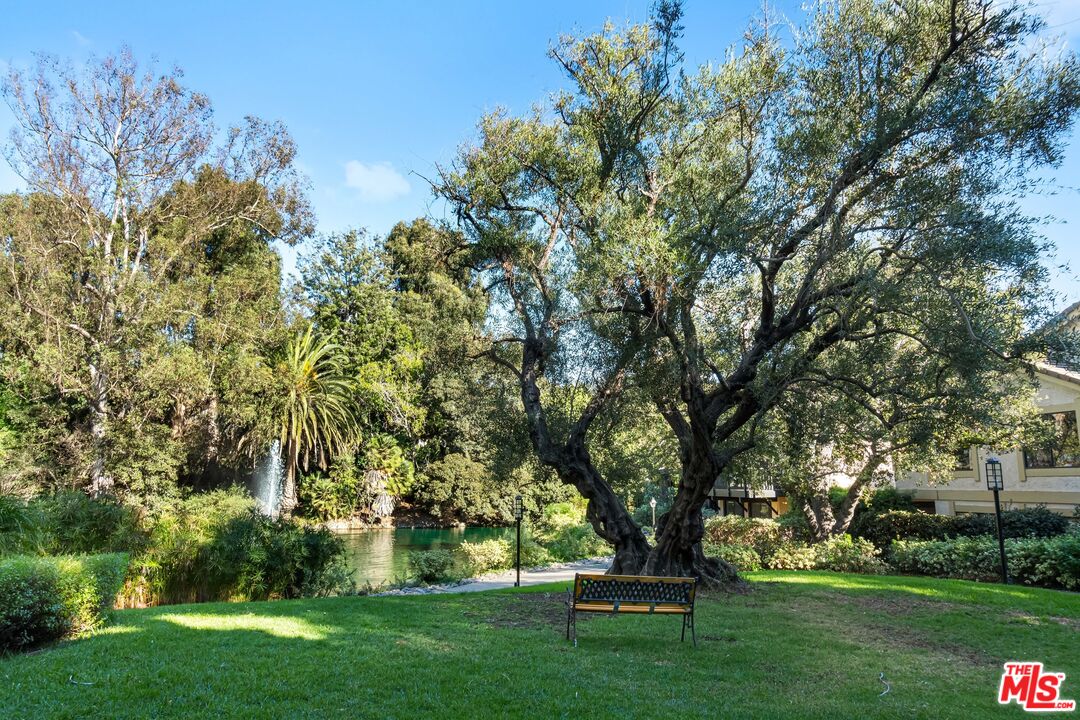 8103 Raintree Circle Culver City, CA 90230 - Photo 4 of 35