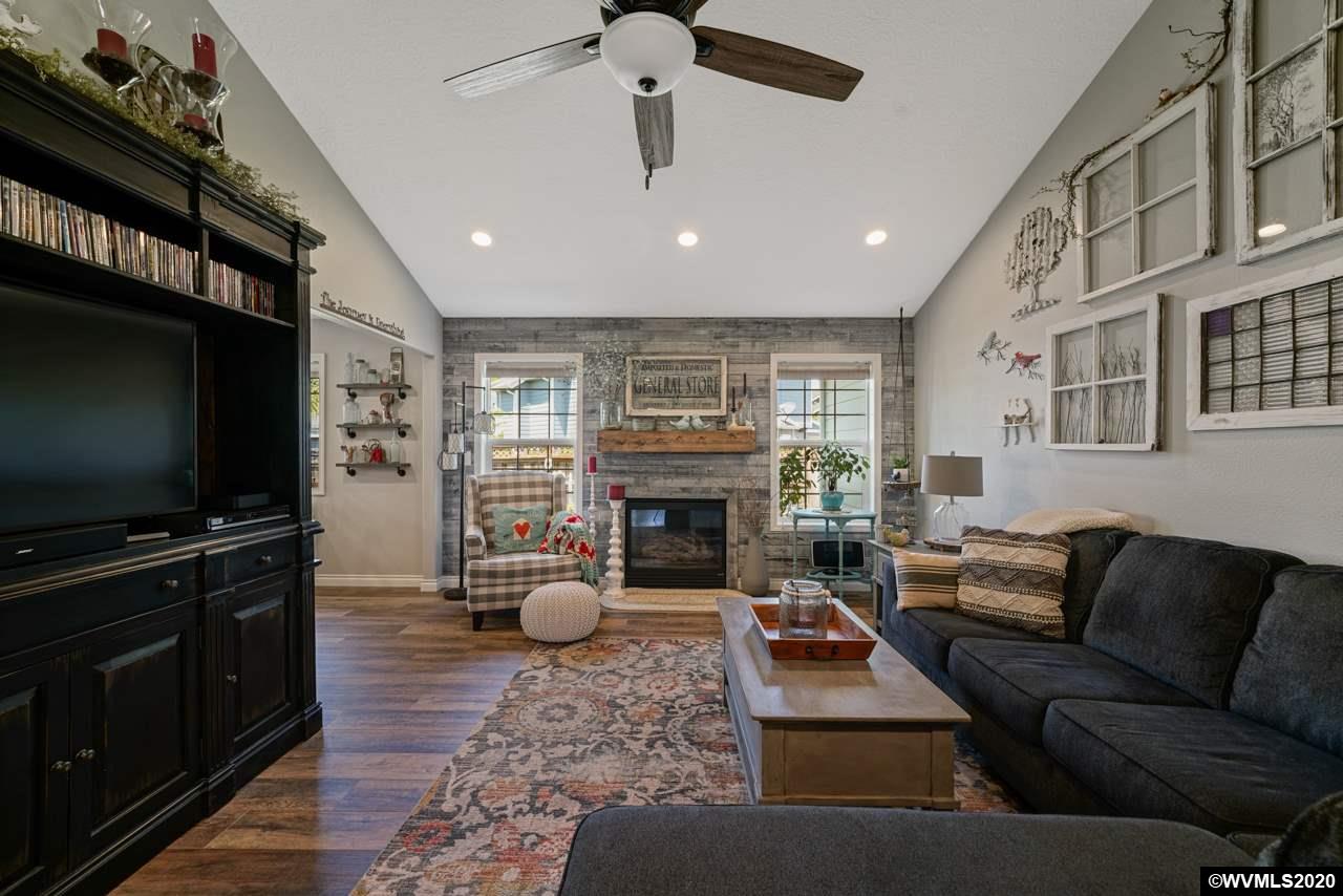 2052 Chase Loop Southwest Albany, OR 97321 - Photo 11 of 40 Gallery Image 11