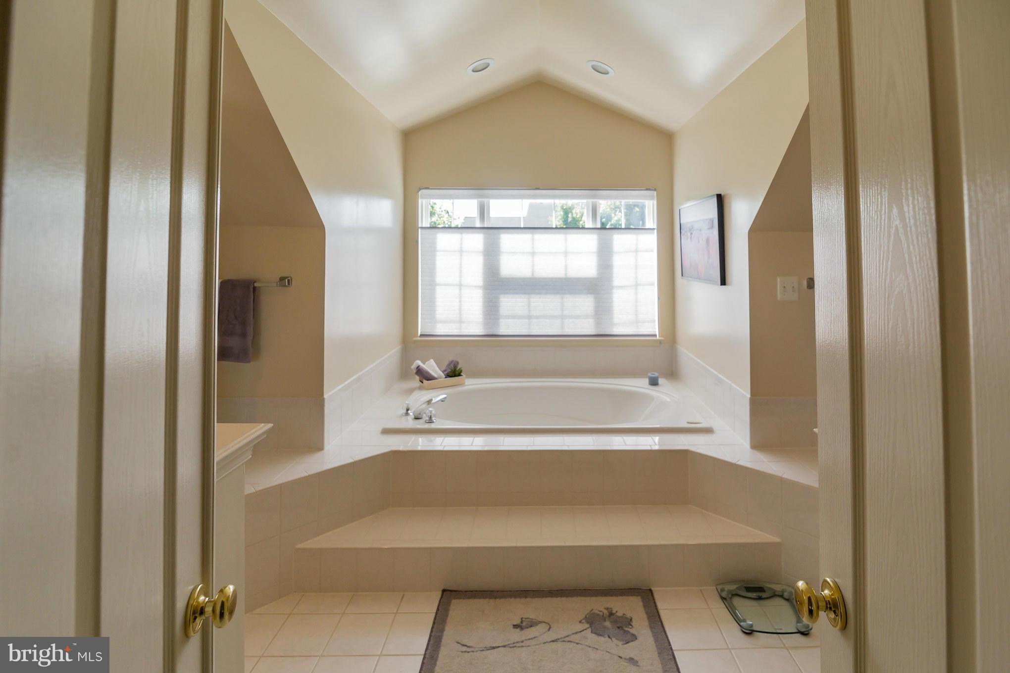 18014 Coachmans Road Germantown, MD 20874 - Photo 25 of 30 Luxury owners bath
