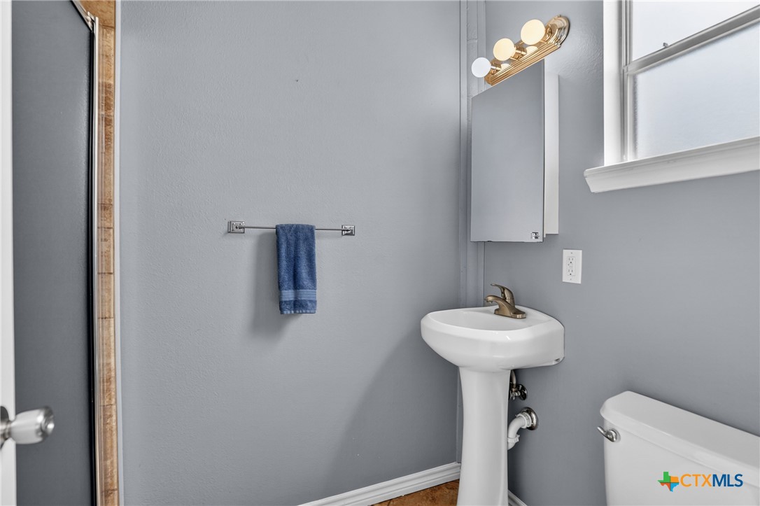 1899 Sunflower Trail Luling, TX 78648 - Photo 45 of 48 Guest home full bathroom