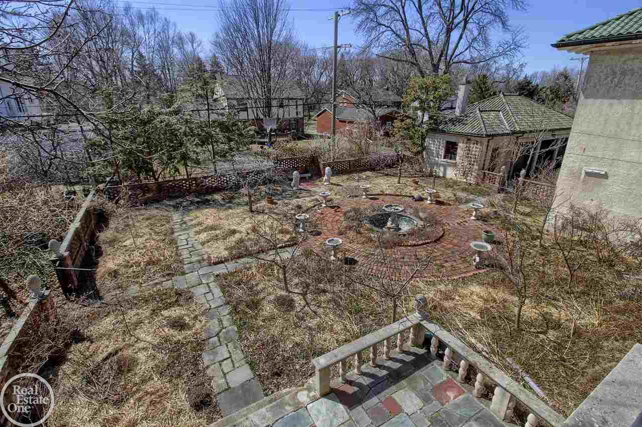 1005 Whittier Road Grosse Pointe, MI 48230 - Photo 62 of 63 31375442-61.JPG