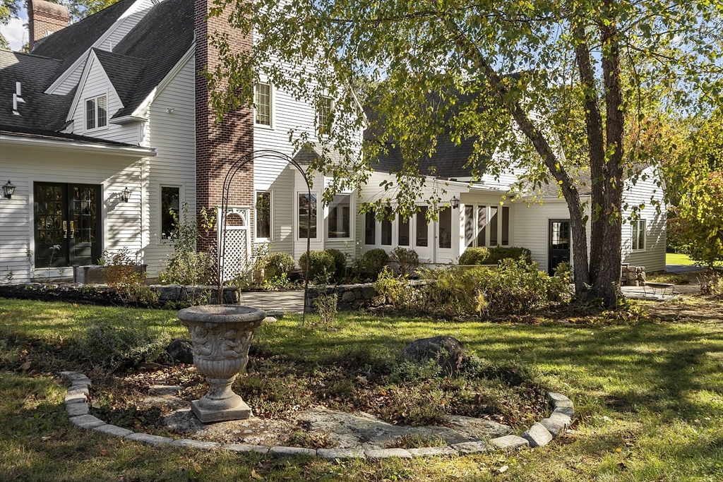 853 Strawberry Hill Road Concord, MA 01742 - Photo 5 of 42