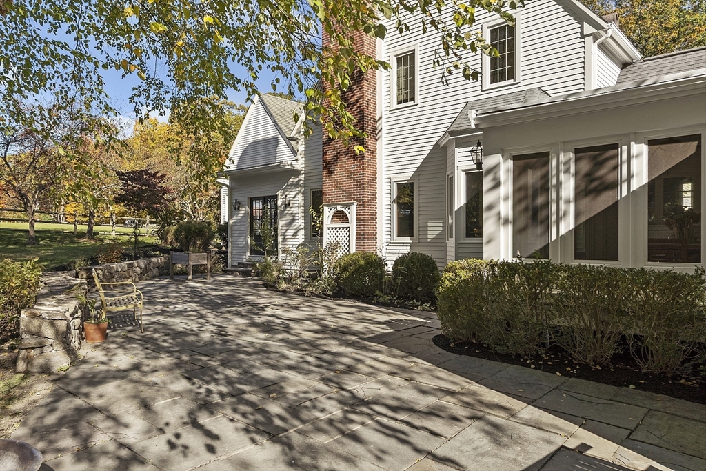 853 Strawberry Hill Road Concord, MA 01742 - Photo 6 of 42