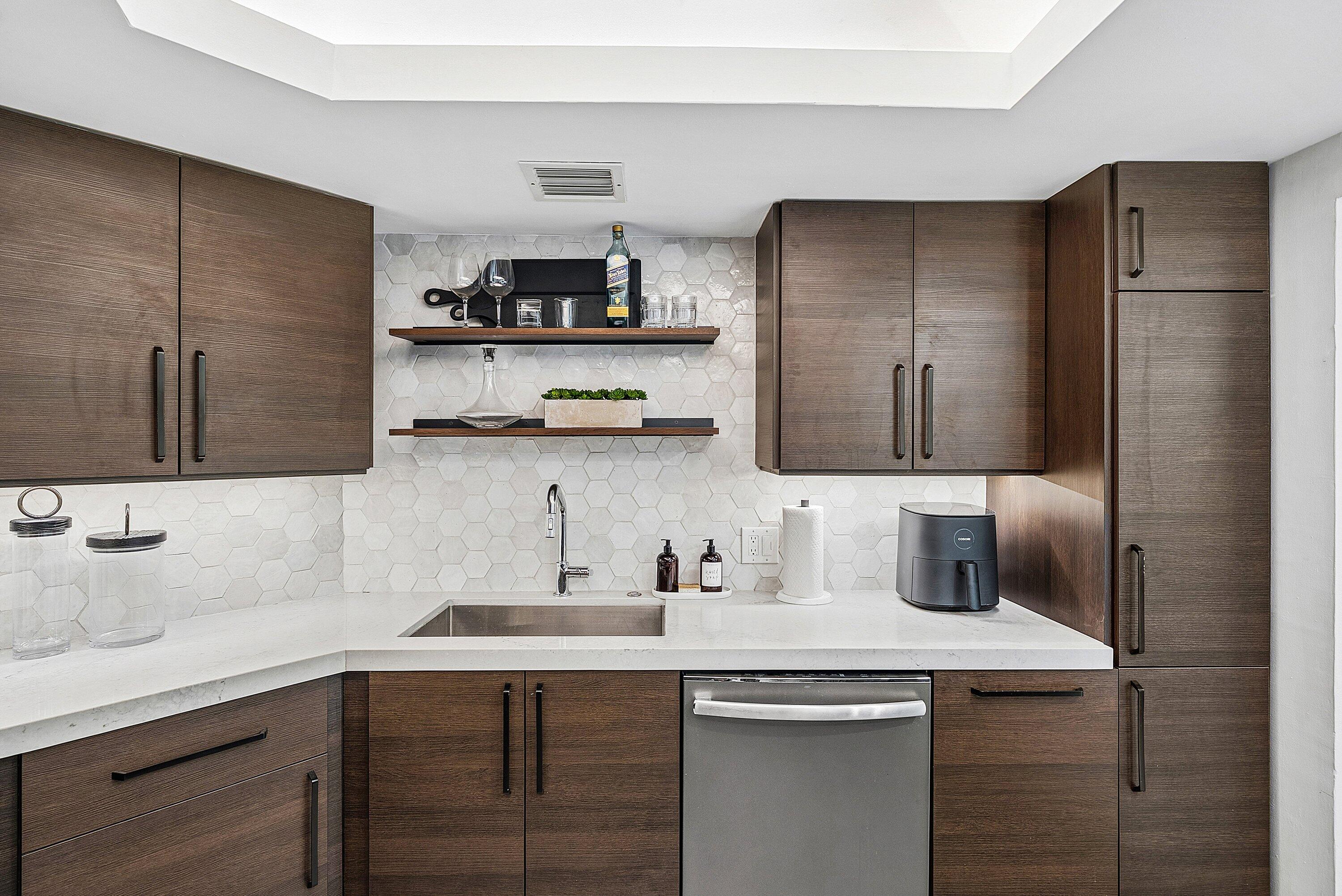 1000 Lowry Street, Unit 5D Delray Beach, FL 33483 - Photo 11 of 31 kitchen