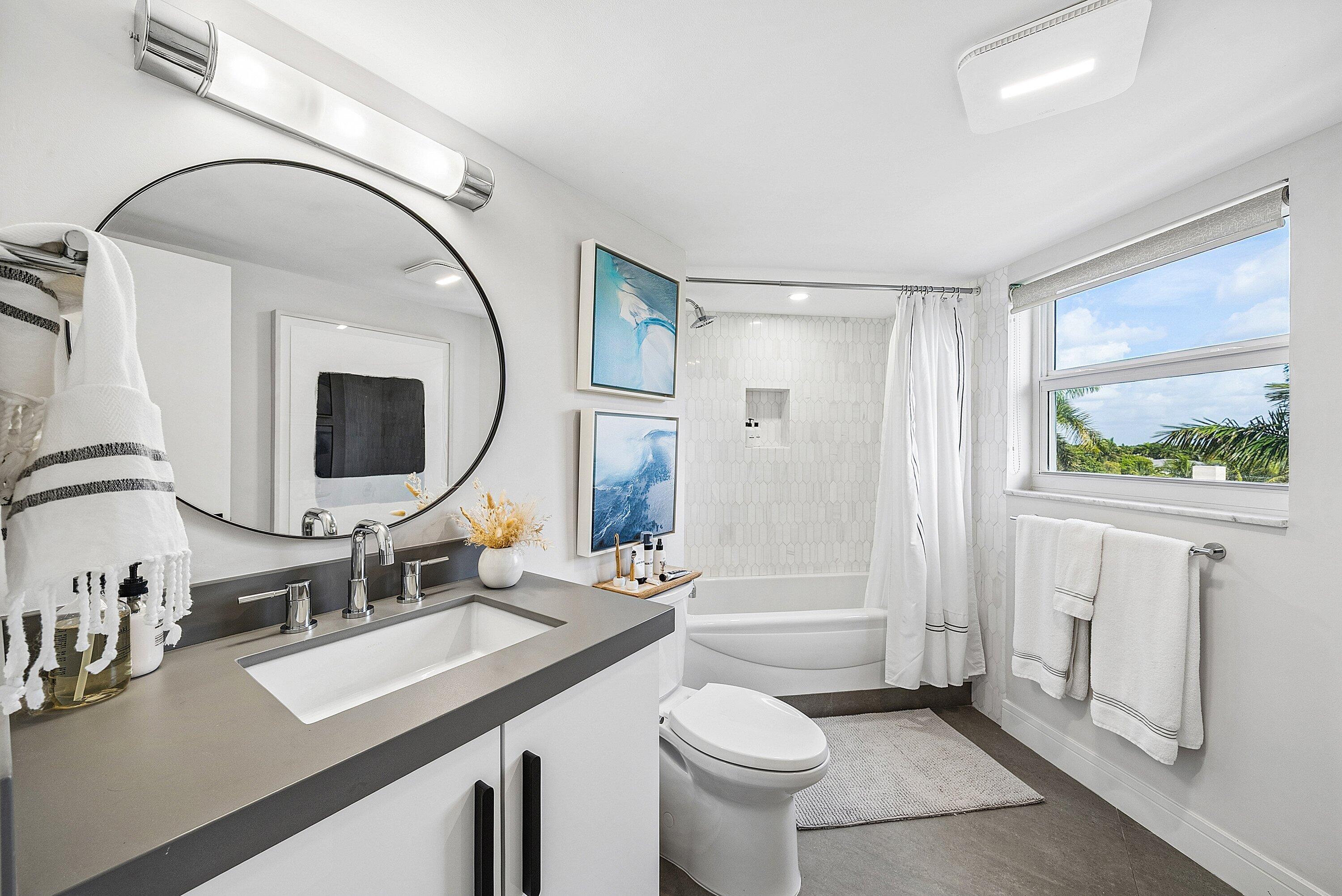 1000 Lowry Street, Unit 5D Delray Beach, FL 33483 - Photo 19 of 31 Bathroom 2