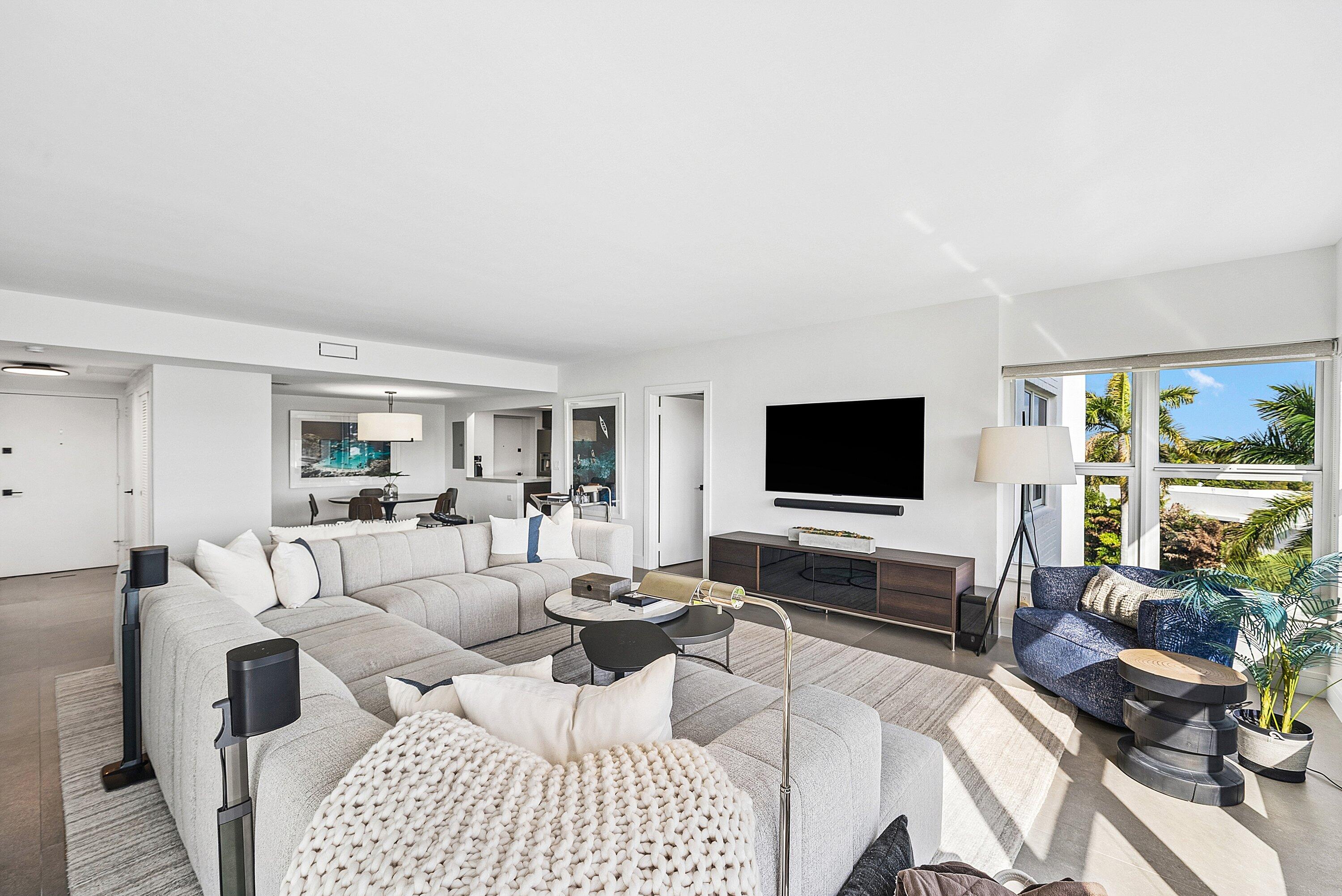 1000 Lowry Street, Unit 5D Delray Beach, FL 33483 - Photo 6 of 31 Living Room