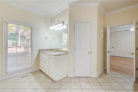 an empty room with windows and ceiling fan