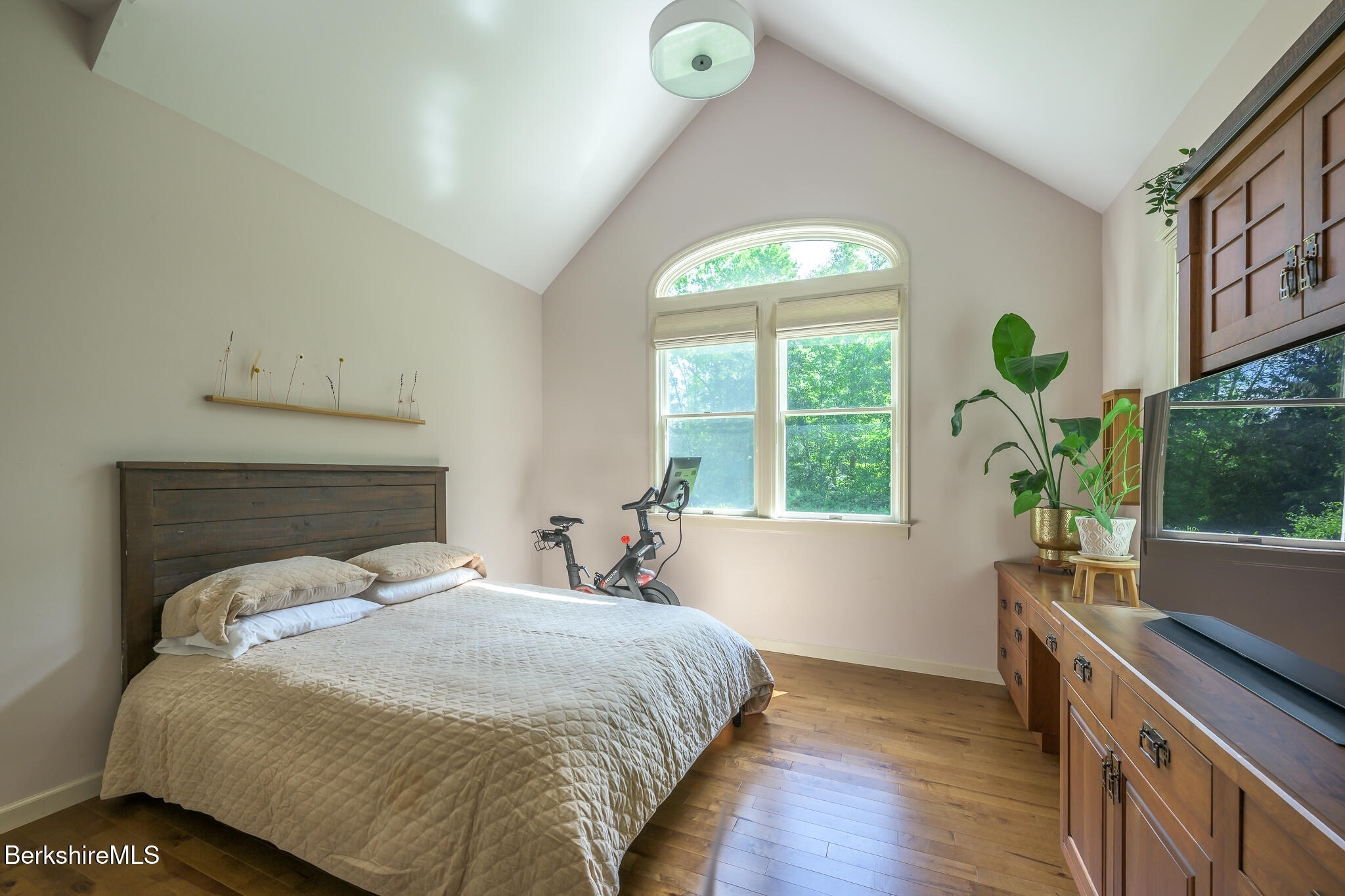 26 North Egremont Road Alford, MA 01230 - Photo 24 of 44 GUEST ROOM