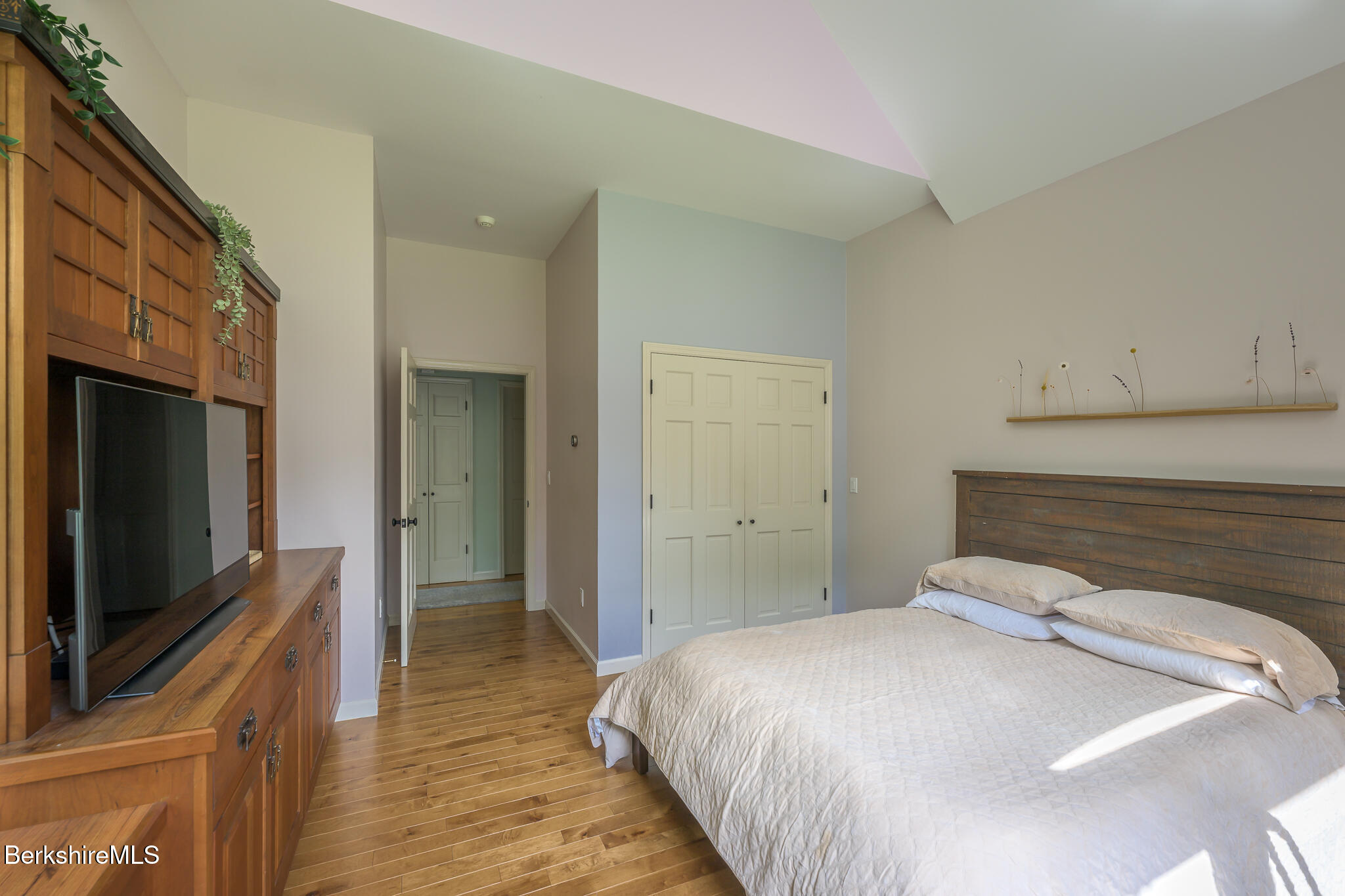 26 North Egremont Road Alford, MA 01230 - Photo 25 of 44 GUEST ROOM