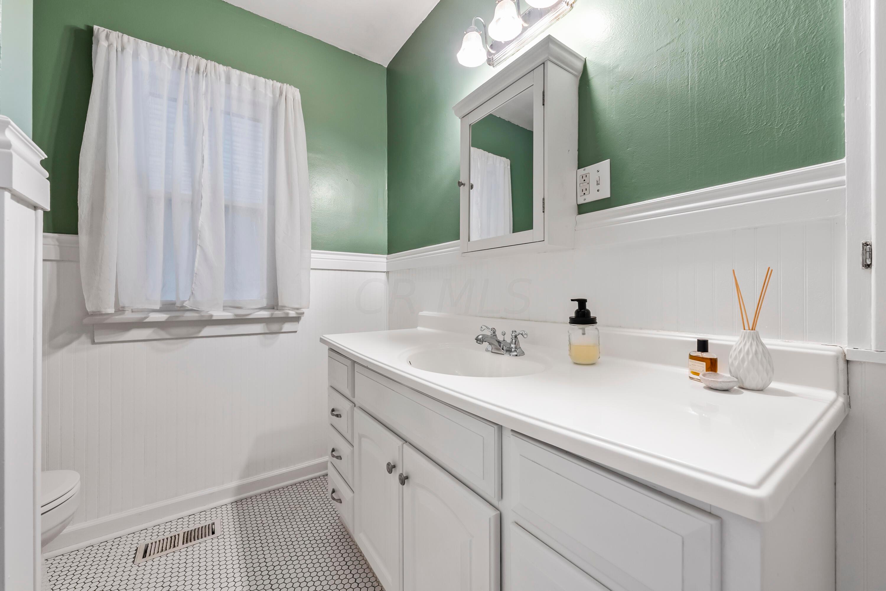 3189 McGuffey Road Columbus, OH 43224 - Photo 22 of 40 DSC00909