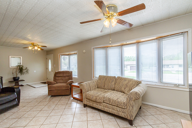 803 South Oltendorf Road Streamwood, IL 60107 - Photo 5 of 20
