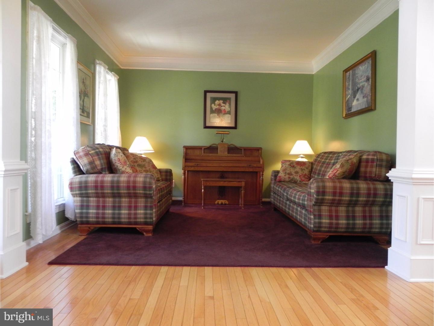 13 Eagleton Farm Road Newtown, PA 18940 - Photo 4 of 25 Living Room