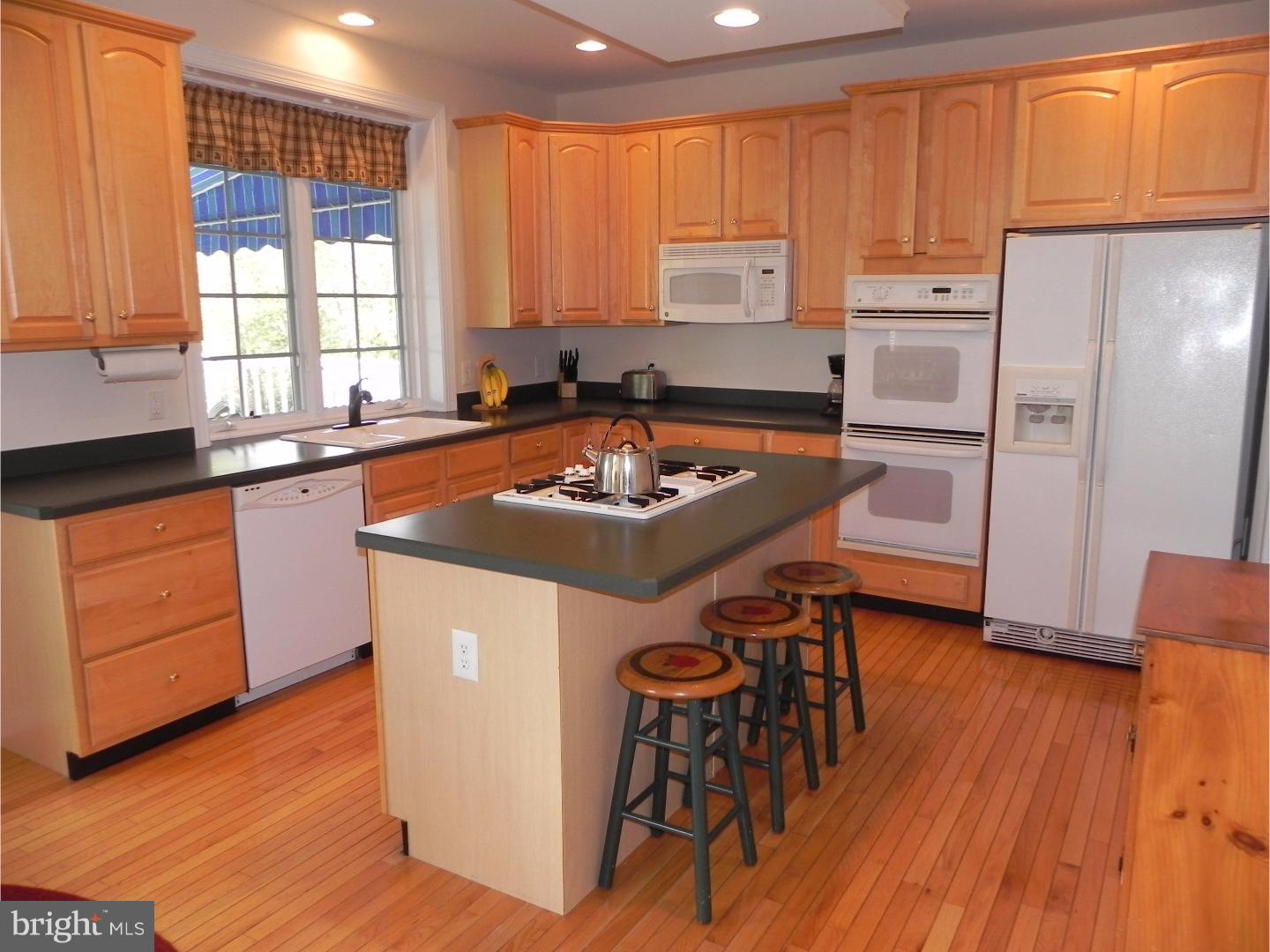 13 Eagleton Farm Road Newtown, PA 18940 - Photo 7 of 25 Kitchen
