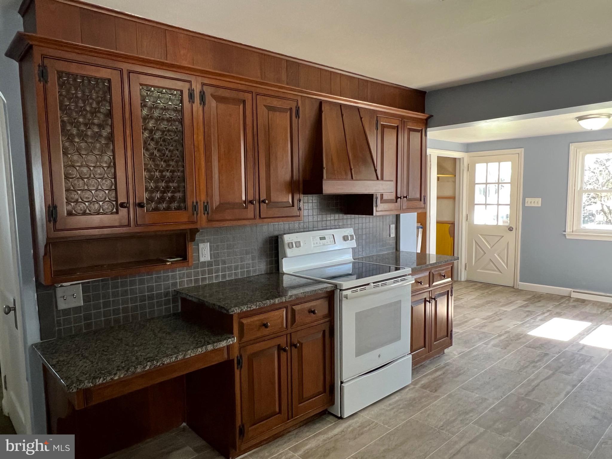 411 Parkside Avenue Reading, PA 19607 - Photo 11 of 19 Granite countertops