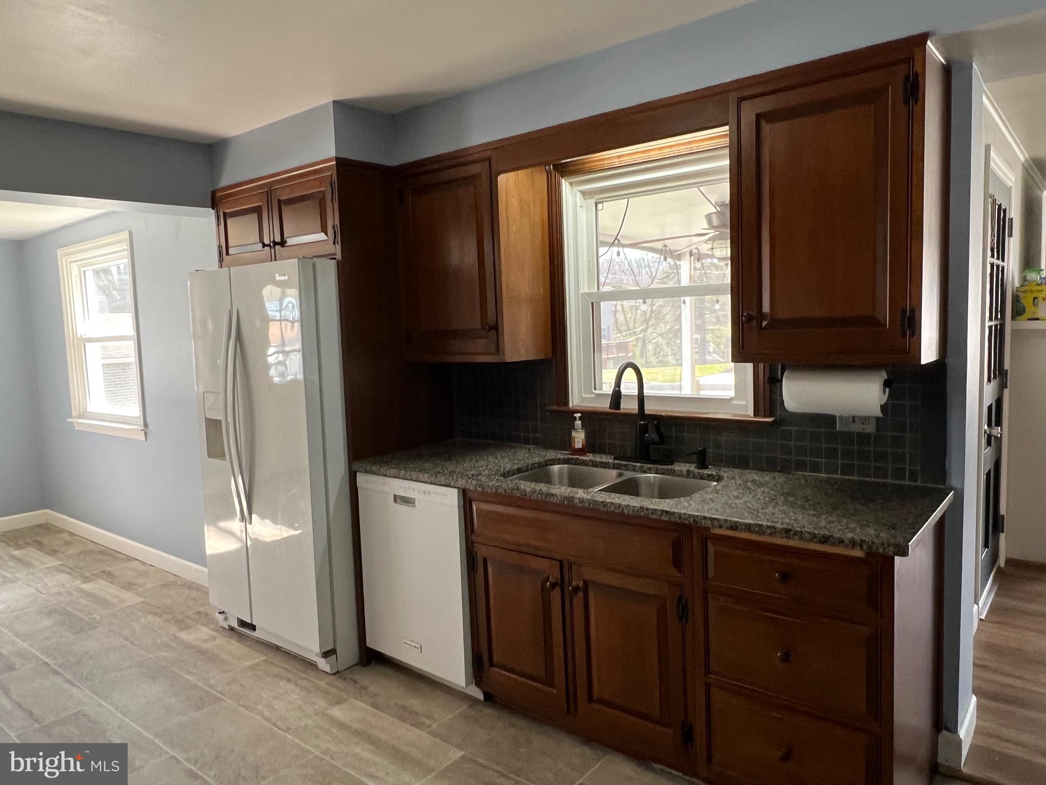 411 Parkside Avenue Reading, PA 19607 - Photo 12 of 19 All appliances remain