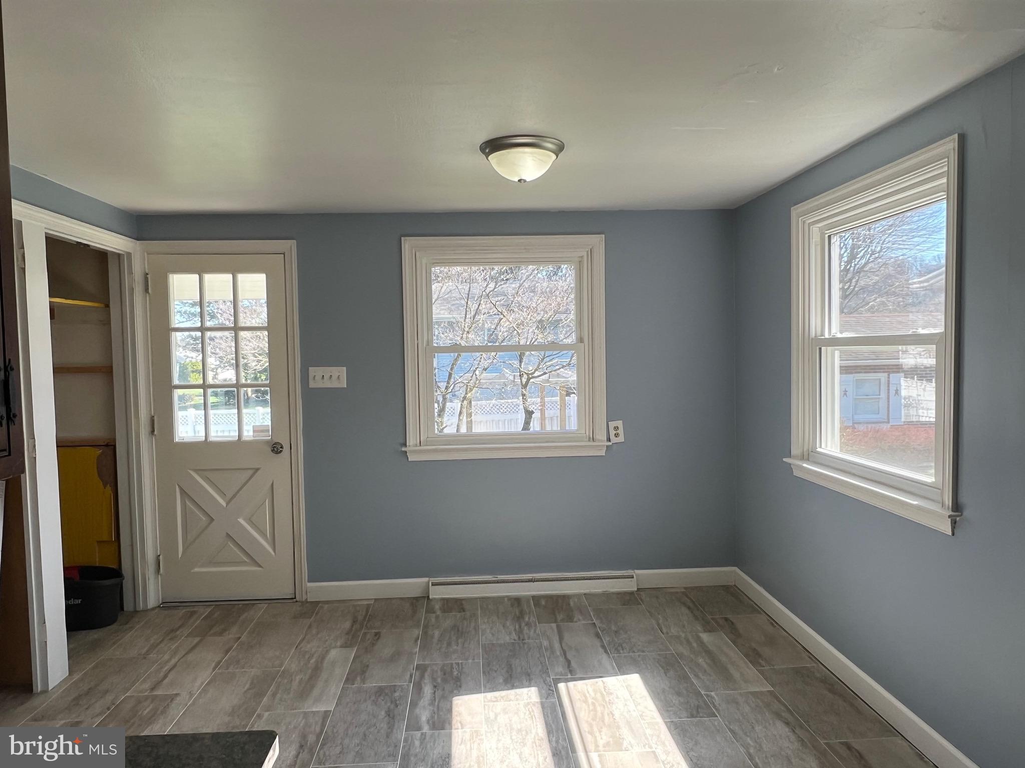 411 Parkside Avenue Reading, PA 19607 - Photo 14 of 19 Bright and sunny dining area !