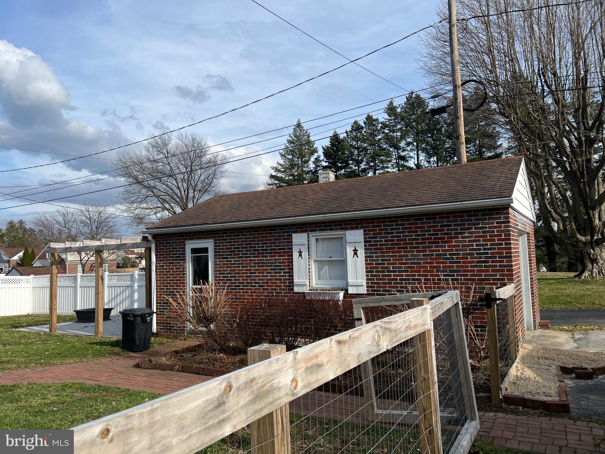 411 Parkside Avenue Reading, PA 19607 - Photo 4 of 19 Detached One Car Garage