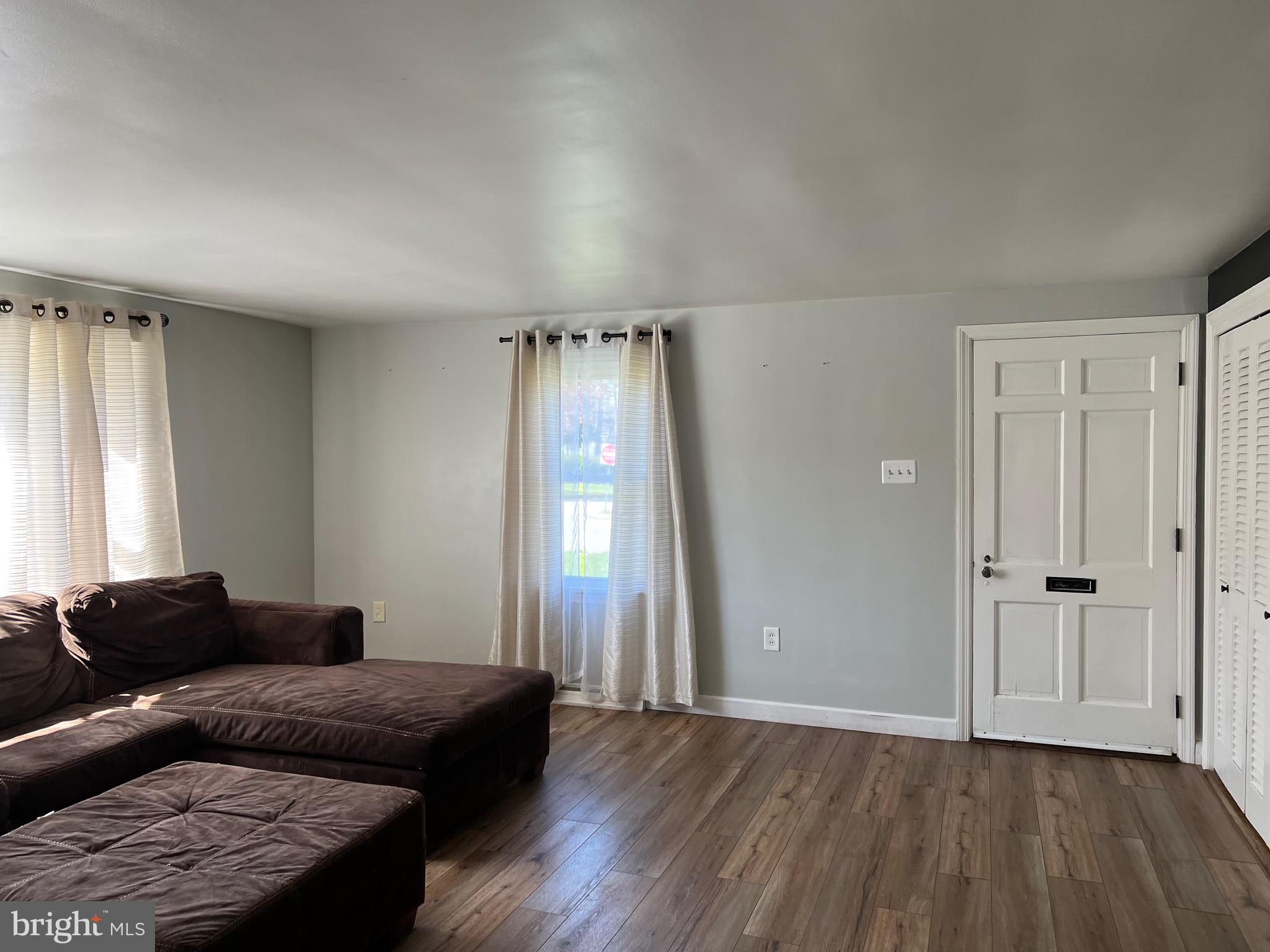 411 Parkside Avenue Reading, PA 19607 - Photo 10 of 19 Beautiful Laminate flooring